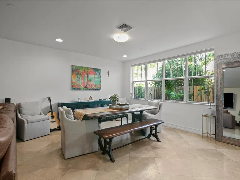 732 NE 15th Ave — Photo 13