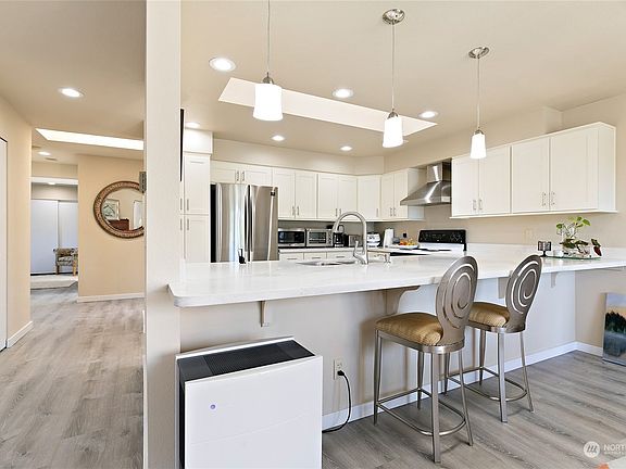 5th image of 912 S 248th Street #16