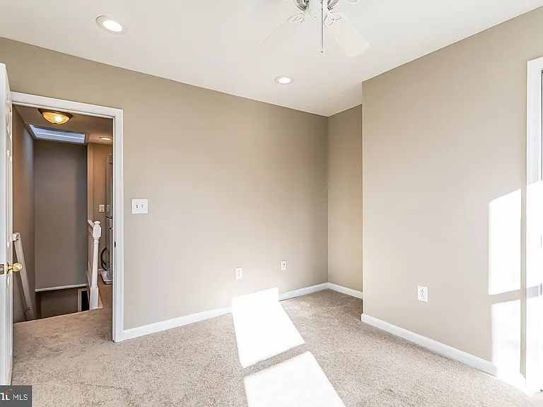 130 W Randall St — Photo 19