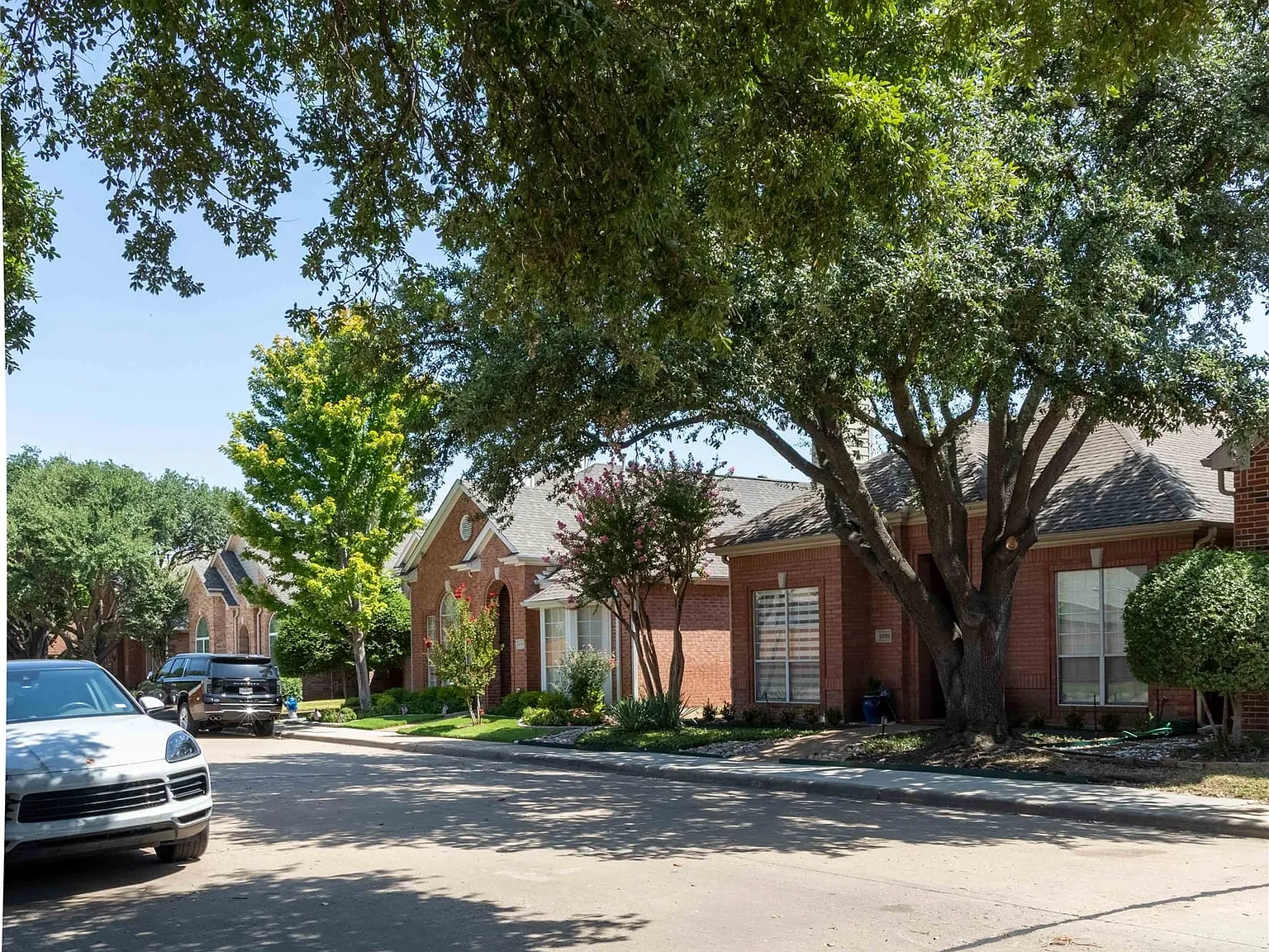 2 bed, 2.0 bath, 1632 sqft, $3,500 — Photo 2
