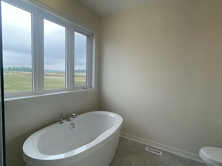 913 Rexton Dr — Photo 17
