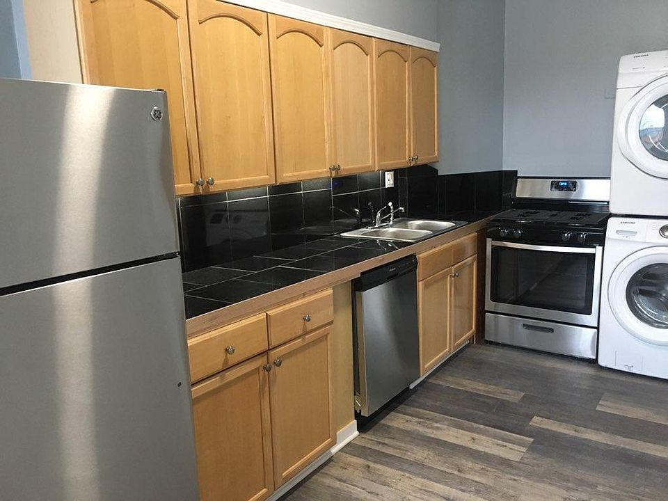 1st image of 2360 N Lincoln Ave APT 2