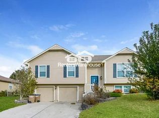 1608 Johnston Dr, Raymore, MO 64083