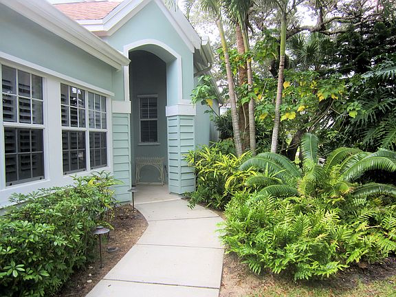 4th image of 8765 Lakeside Blvd