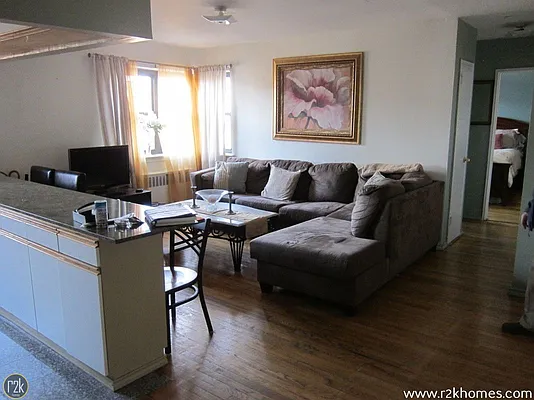 Rented by Realty 2000 Corp | media 12