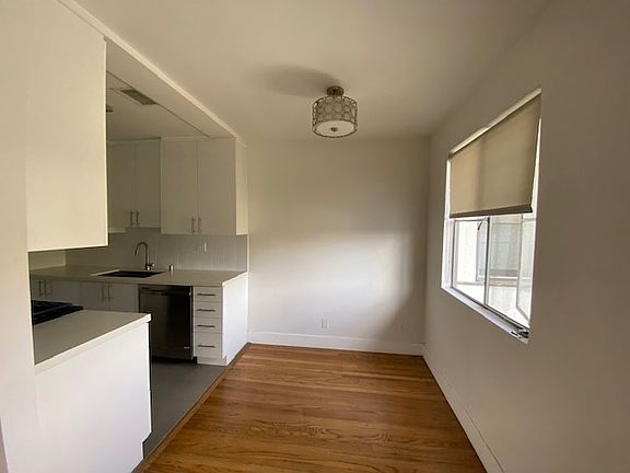 3rd image of 3138 S Barrington Ave #H