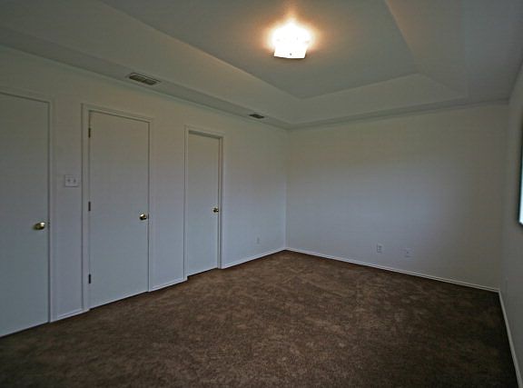 3rd image of 729 E Eagle St