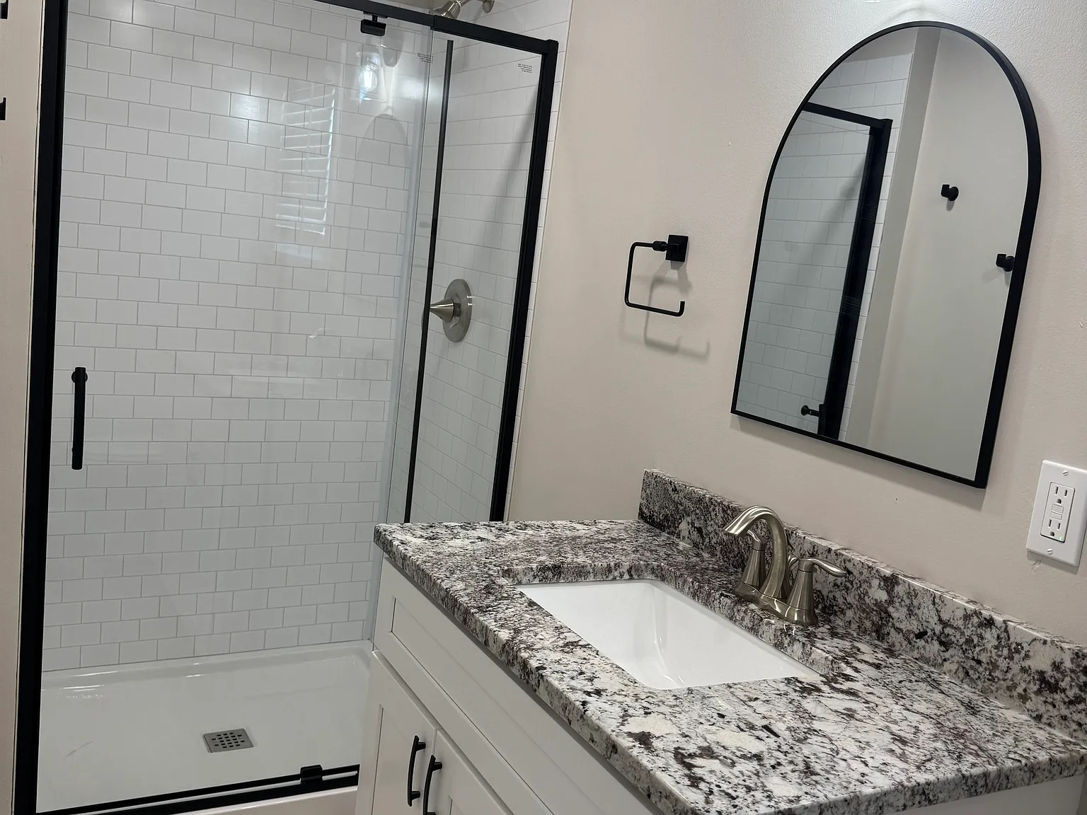 1 bed, 800 sqft, $1,200 — Photo 3