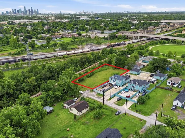 0 Glass St, Houston, TX 77016