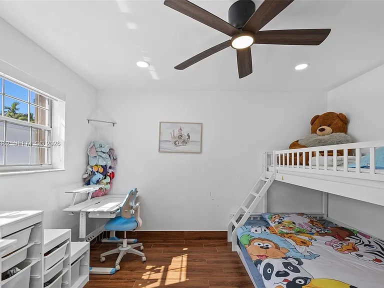 3460 N 46th Ave — Photo 34