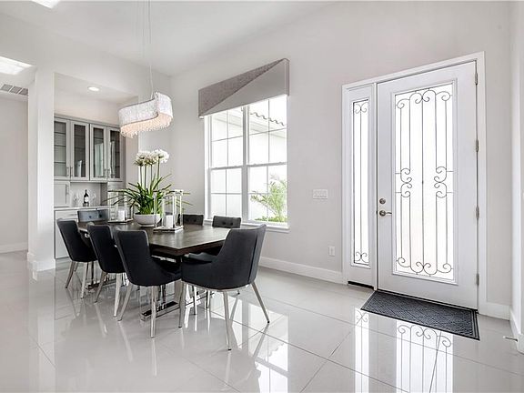 4th image of 2390 Symphony Cir