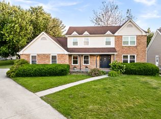 1 Shorewood Ct, Bloomington, IL 61704