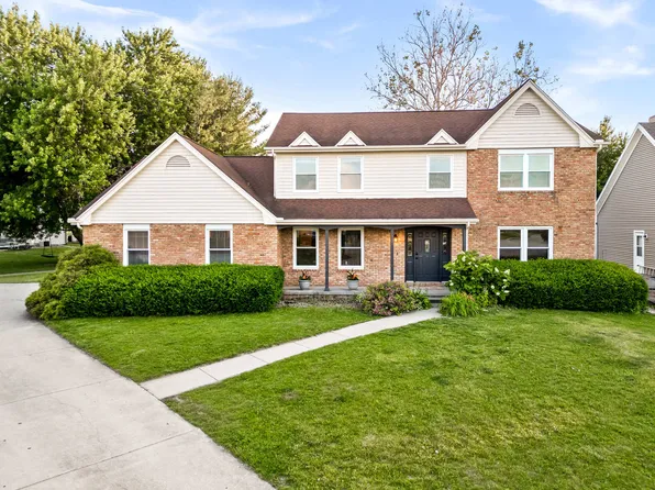 1 Shorewood Ct, Bloomington, IL 61704