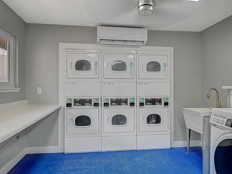 Rosewood Park Apartments — Photo 21