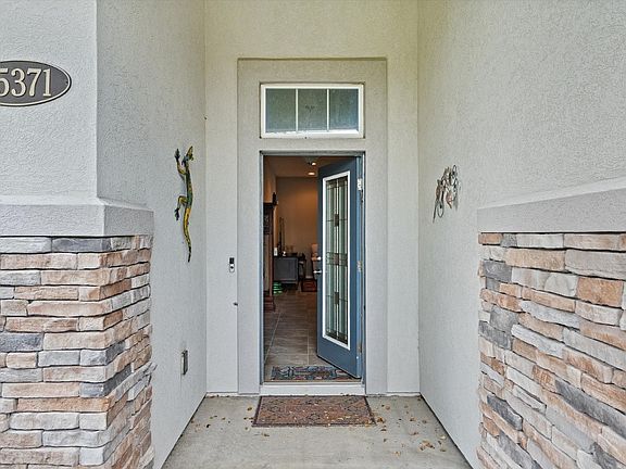 3rd image of 85371 Amaryllis Ct