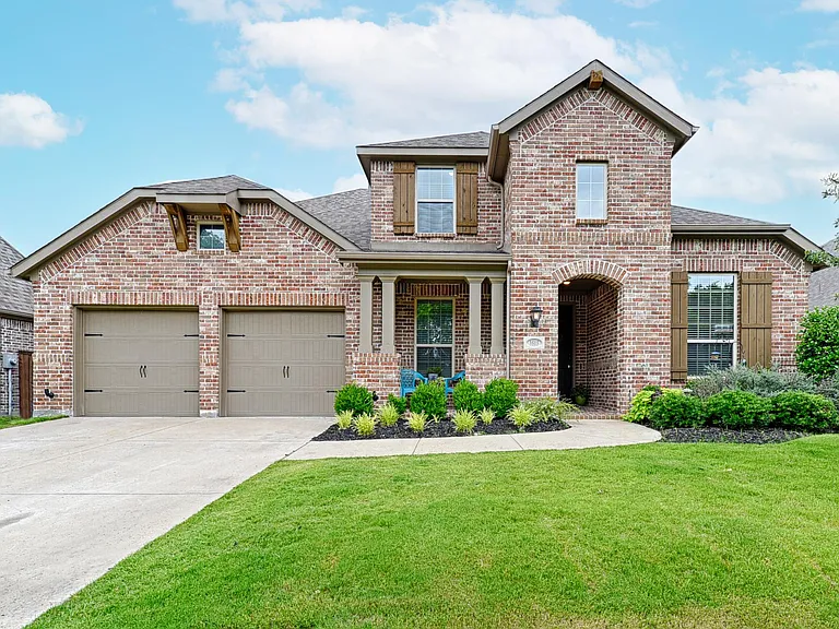 3515 Washington Dr — Photo 1
