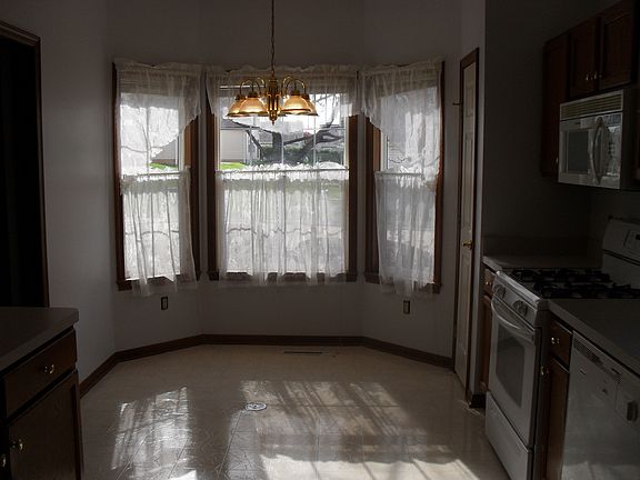 5th image of 275 Village Dr #22