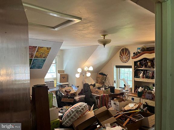 5th image of 805 Rock Hill Rd