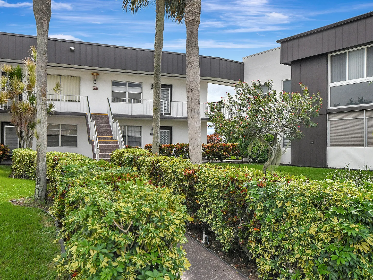 2 bed, 2.0 bath, 907 sqft, $1,850 — Photo 3