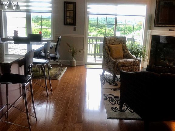 4th image of 322 Hudson View Ter