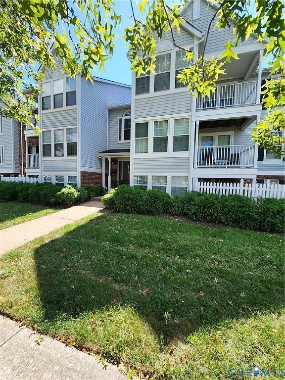 2 bed, 2.0 bath, 946 sqft, $1,875 — Photo 3