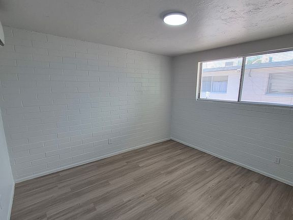 5th image of 2053 N Alvernon Way APT 21