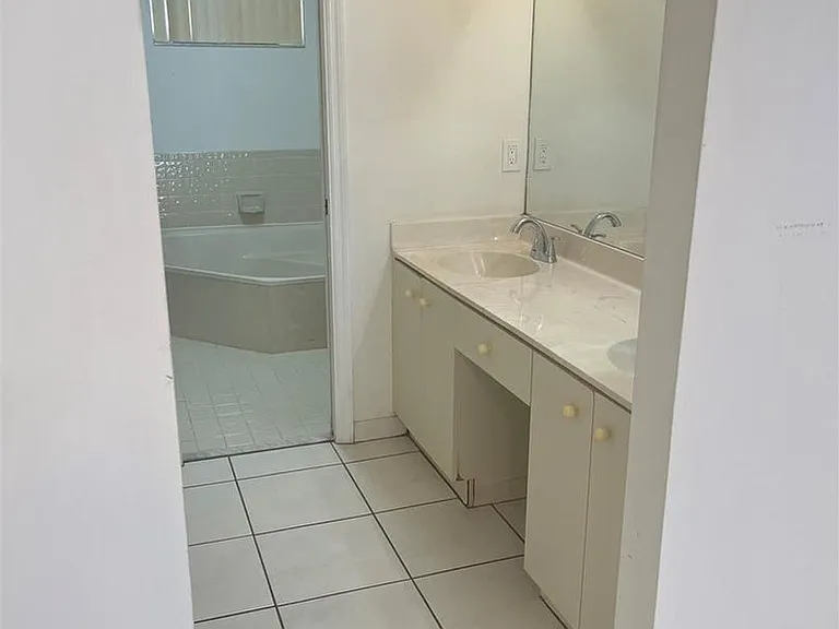13412 NW 5th Pl #13412 — Photo 8