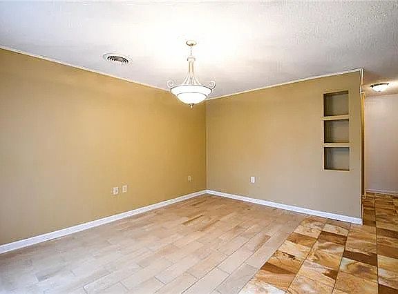 4th image of 2412 Riverbend Dr #1