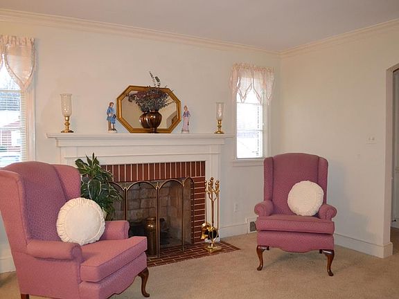 3rd image of 158 Pineview Dr