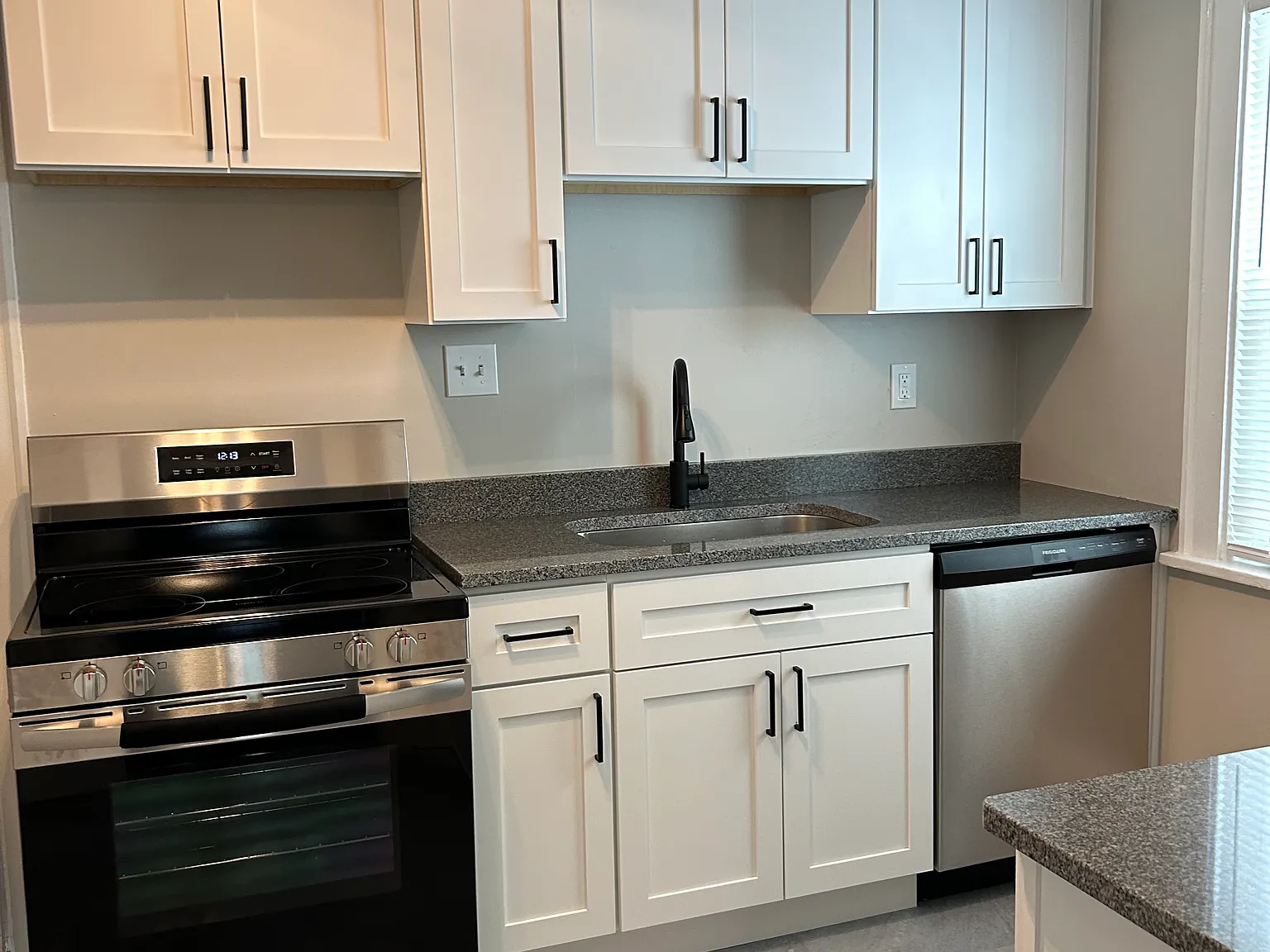 2 bed, 1100 sqft, $1,600 — Photo 1