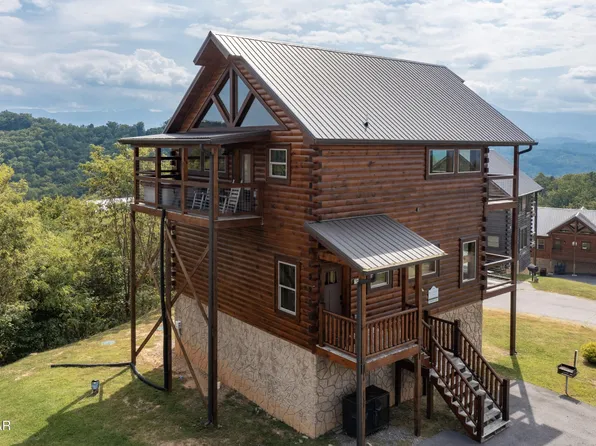 2032 Starr Crest Dr, Sevierville, TN 37876