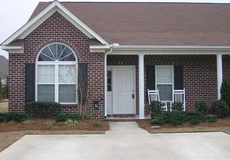 1st image of 140 E4 Oak Towne Dr