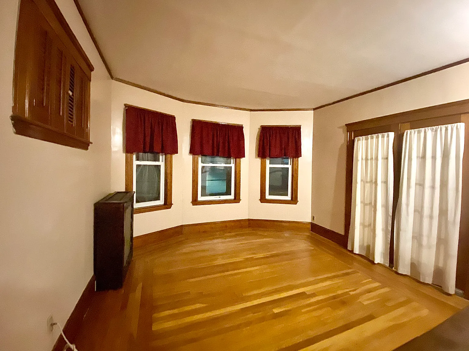3 bed, 1750 sqft, $3,000 — Photo 2
