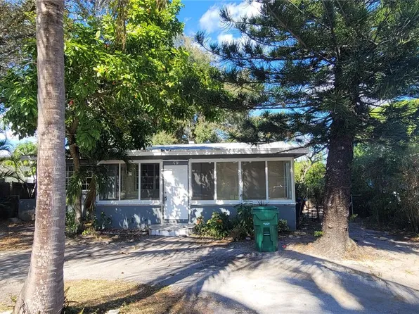 265 NE 165th St, Miami, FL 33162