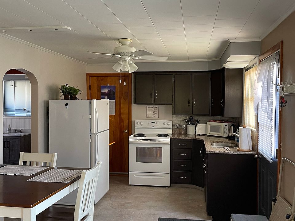 Combined kitchen and living room