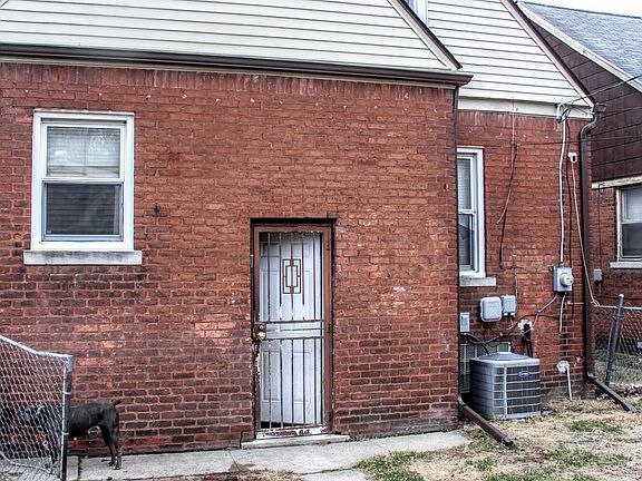 4th image of 15370 Hartwell St