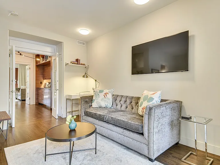 206 E 20th St #TOWNHOUSE — Photo 24
