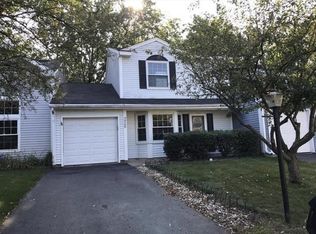3506 Southport Dr, Island Lake, IL 60042