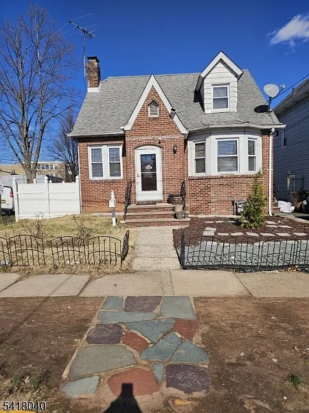 836 Summit St photo 1