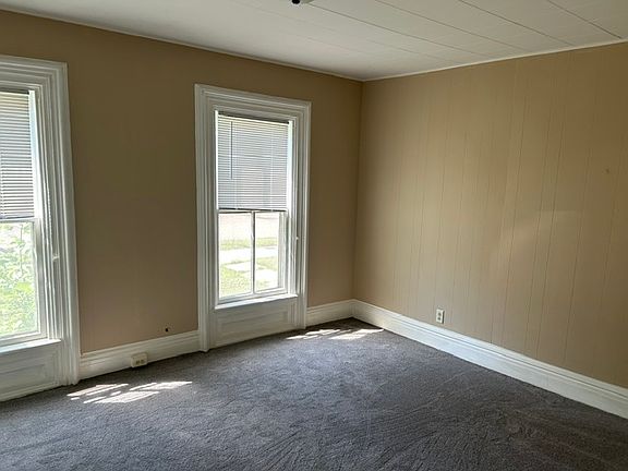 4th image of 321 6th Ave E APT 2