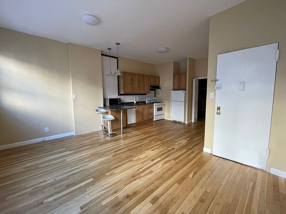 2nd image of 40 1/2 Saint Marks Pl #1A