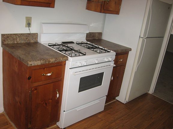 3rd image of 4216 Queenswood Dr