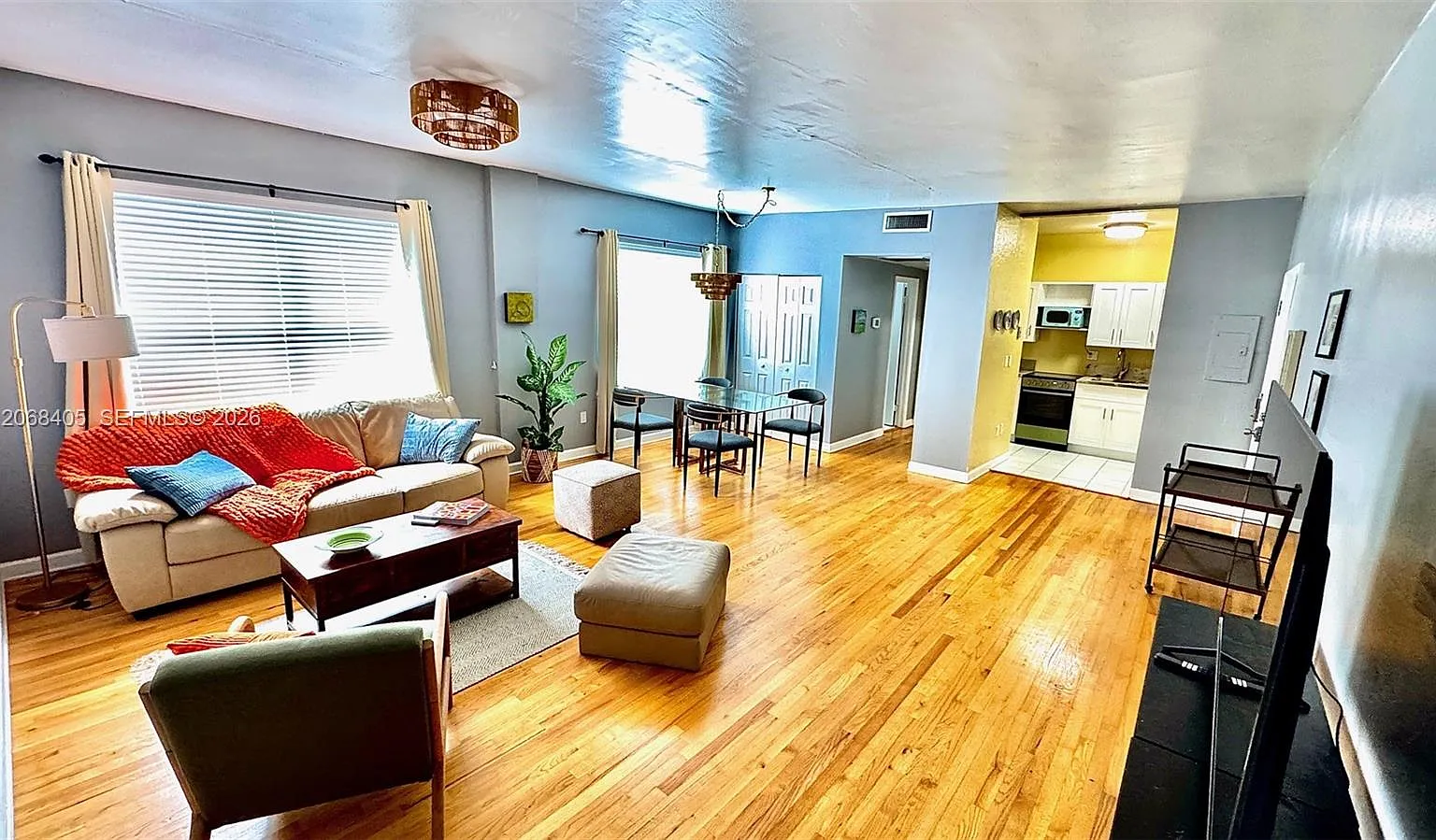 1 bed, 720 sqft, $2,300 — Photo 2