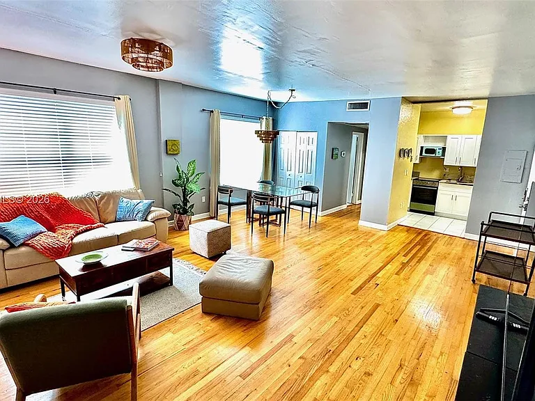 1200 Euclid Ave #302 — Photo 9