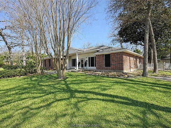 2nd image of 6 Arnold Palmer Ln