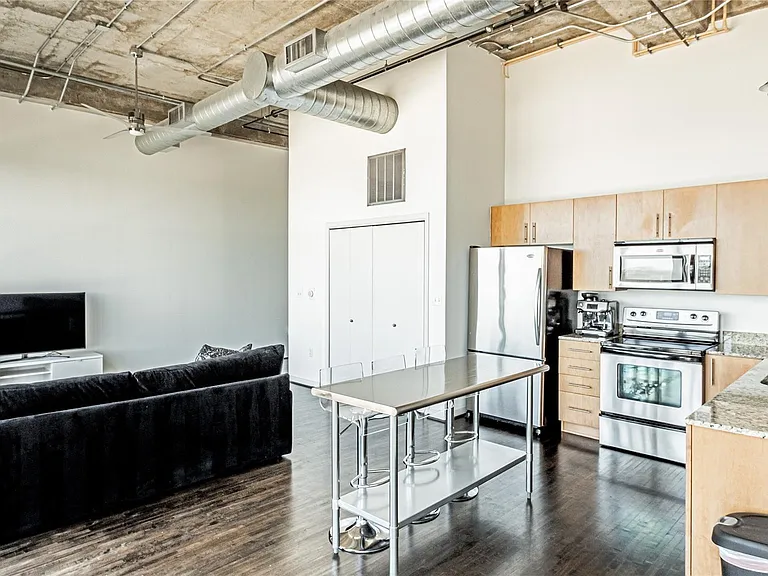 1001 Belleview St #1002 — Photo 4