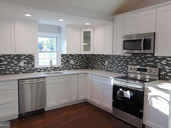 2nd image of 109 W Uwchlan Ave