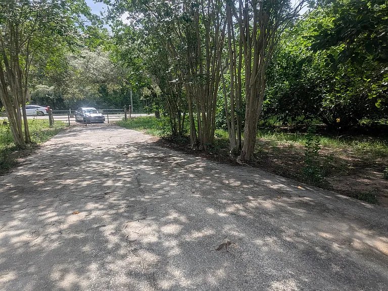 15216 Hays Rd — Photo 2