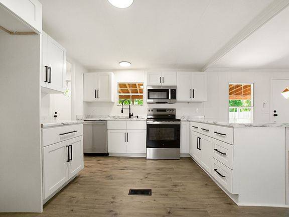 5th image of 753 Eastland St