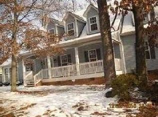 4 Barrett Ct, Greensboro, NC 27455